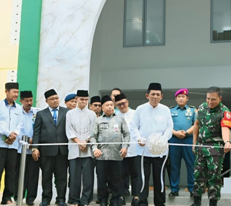 Usai Direvitalisasi, Gubernur Ansar Resmikan Masjid Al-Muhajirin di Potong Lembu