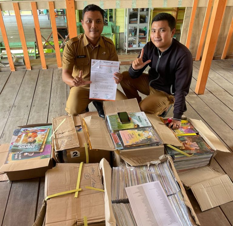 TBM ABAH di Desa Tiangau Mendapat Bantuan Buku Dan Renovasi Bangunan