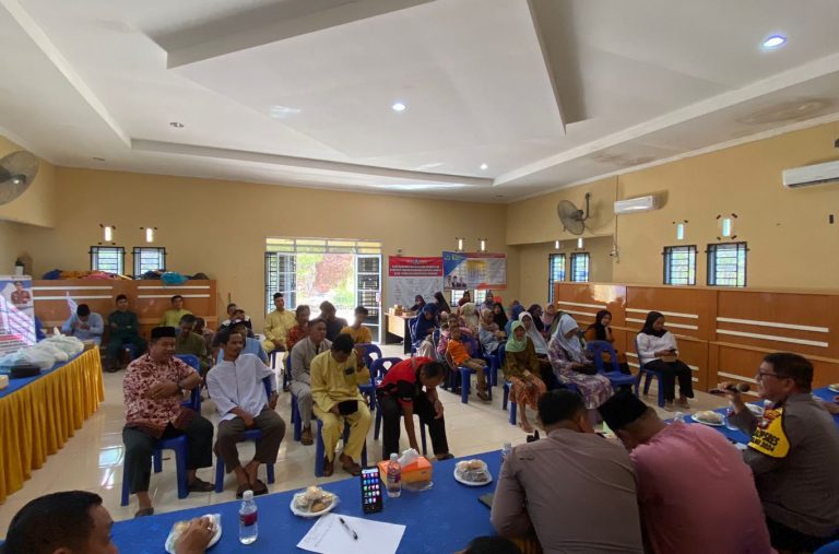 Masyarakat Tembeling Curhat Kepada Wakapolres Bintan Terkait Tiang Listrik Condong