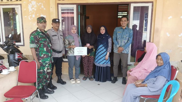 Pemdes Genting Pulur Serahkan BLT DD Kepada 33 KPM