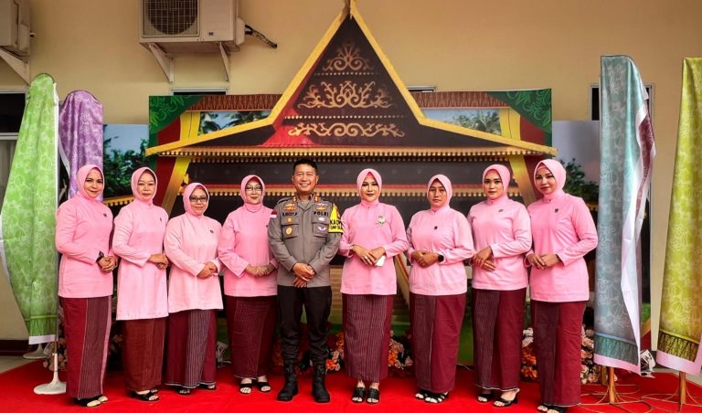 HKGB ke 72, Bhayangkari Cabang Kepulauan Anambas Raih Juara Berbalas Pantun
