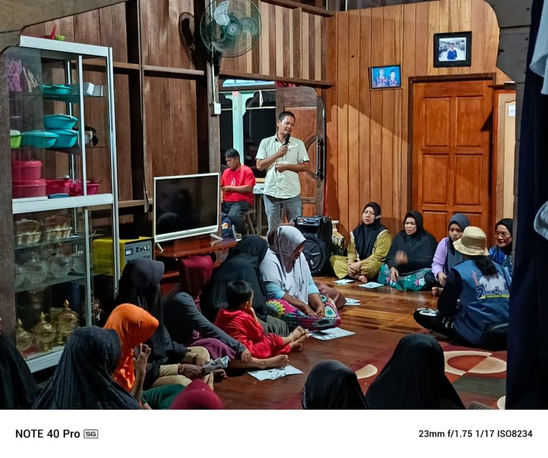 Cawabup Anambas, Raja Bayu Diserbu Emak – Emak Saat Kampanye