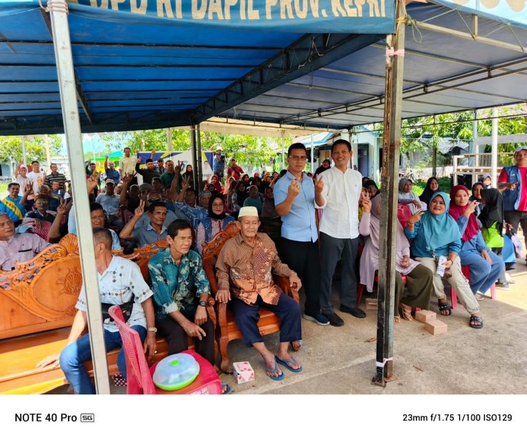 Warga Desa Rewak Dukung Aneng – Raja Bayu Menangkan Pilkada
