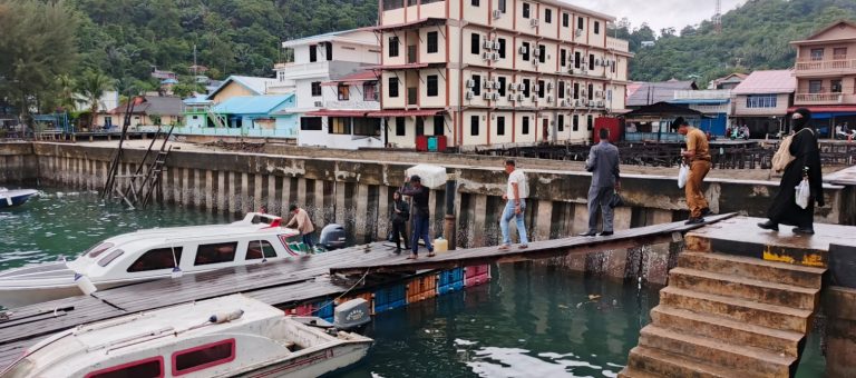 Bahaya Mengancam di Jembatan Ponton Apung Sri Siantan