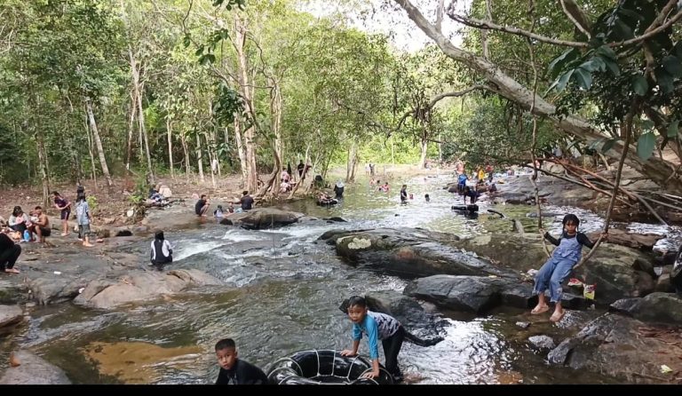 Air Terjun Temburun Anambas Menyimpan Sejuta Pesona