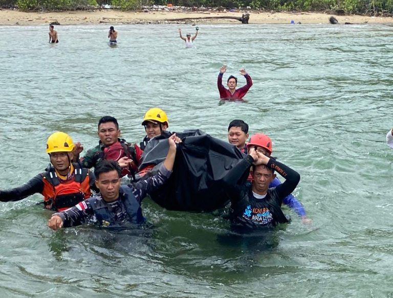 Lanal Tarempa Bantu Evakuasi Mayat Korban Laka Laut
