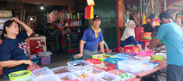 Memasuki Hari Kedua Ramadan, Warga Anambas Ramai Berburu Takjil