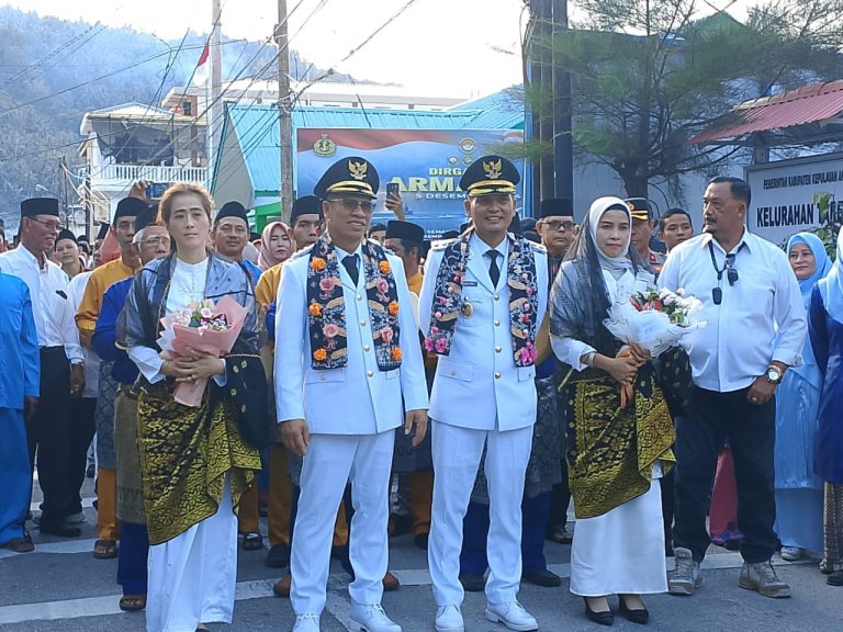 Usai Dilantik Presiden RI, Bupati dan Wakil Bupati Anambas Disambut Masyarakat