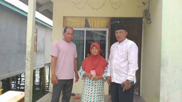 Pemdes Keramut Bagikan BLT DD Triwulan I 2025