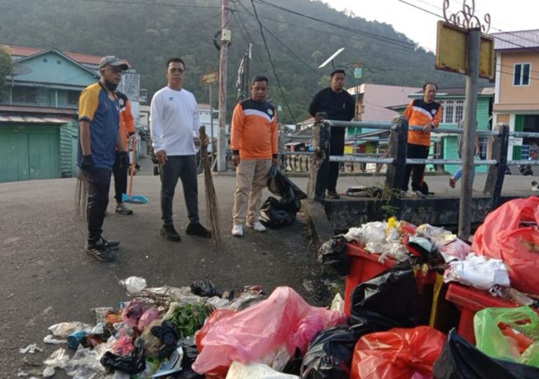 Bupati Anambas Aneng dan Lurah Tarempa Pimpin Aksi Jumat Goro di Bantaran Sungai Sugi