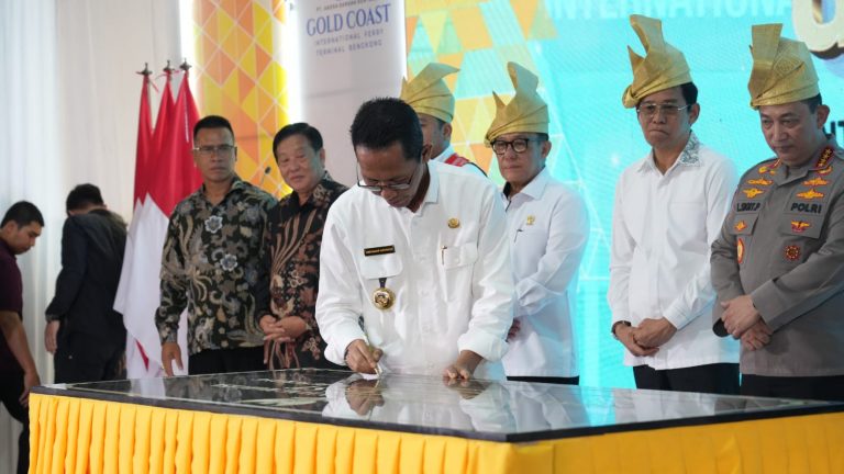 Bersama Menteri, Kepala dan Wakil Kepala BP Batam Resmikan Gold Coast International Ferry Terminal