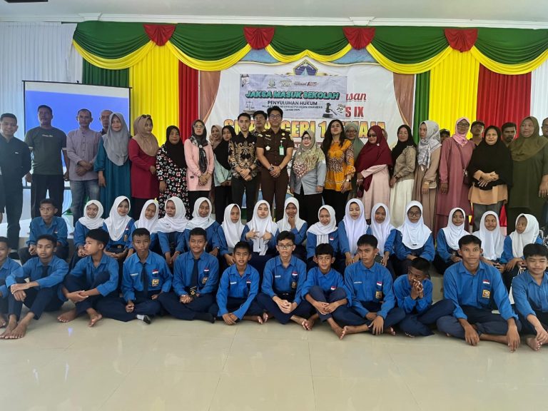 Kejari Anambas Bersama Dinas Pendidikan Gelar Program Jaksa Masuk Sekolah di Pulau Jemaja