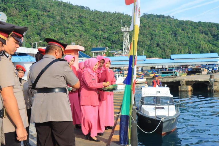 Peringati Hari Bhayangkara Ke-79, Polres Anambas Gelar Upacara Tabur Bunga